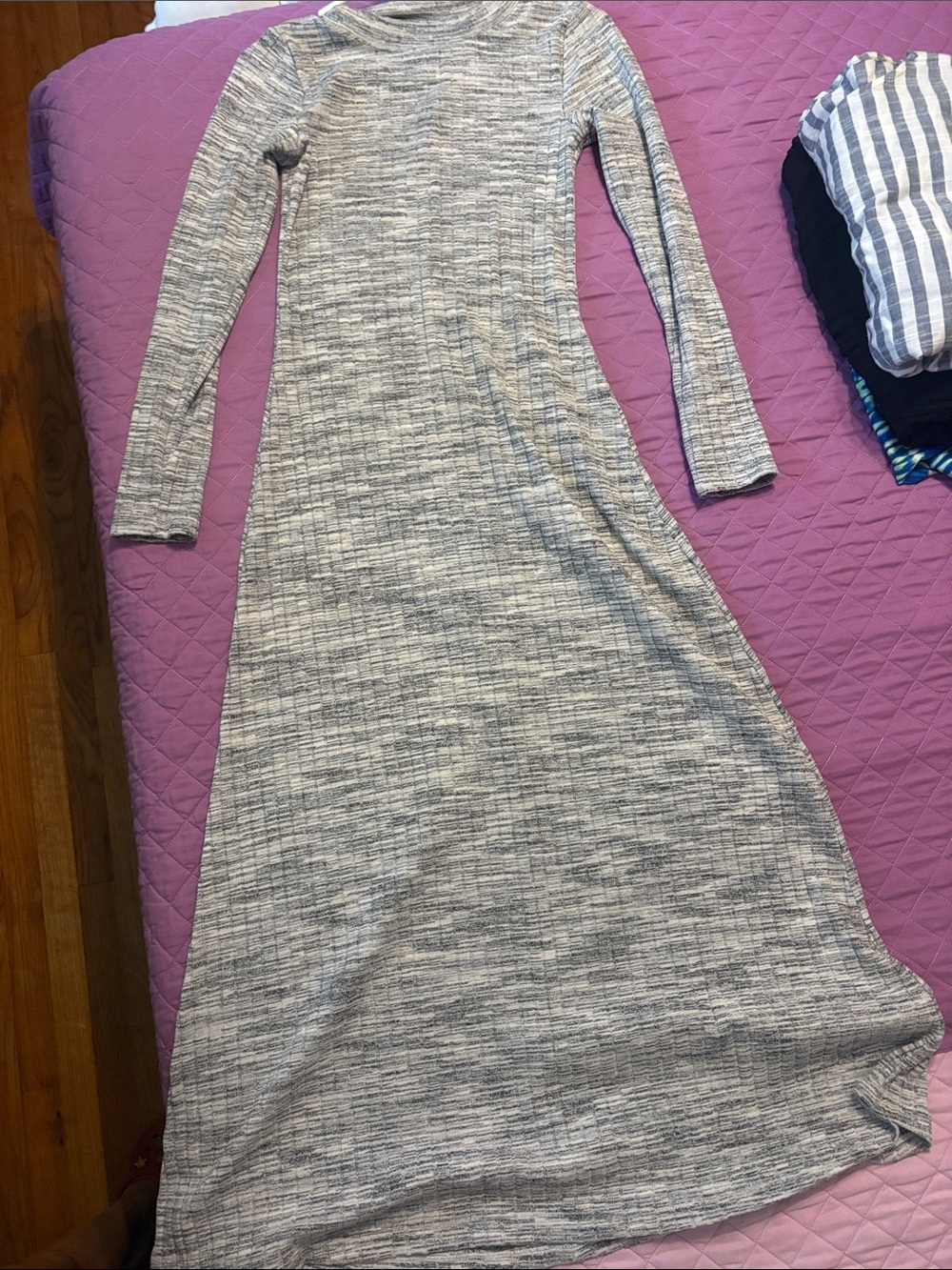 Old Navy Heather Gray Long Sleeve Maxi Dress